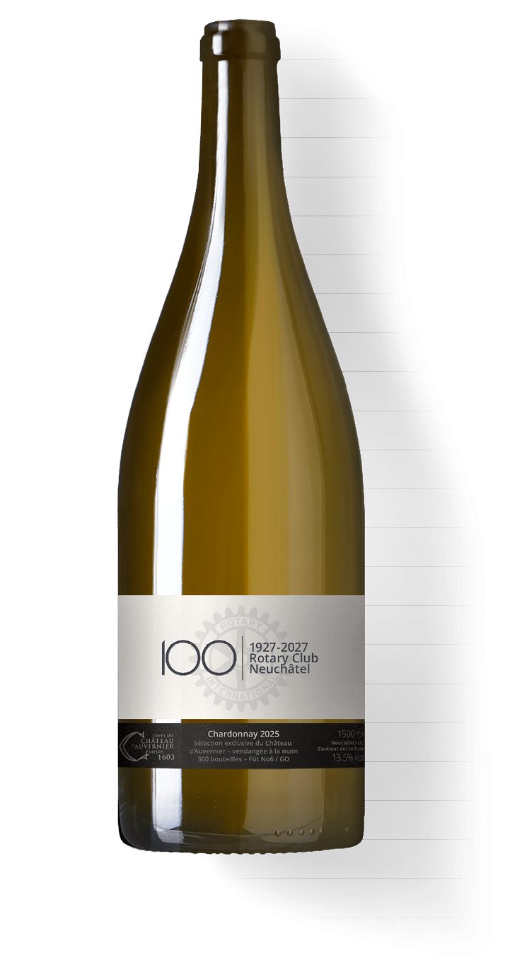 Bouteille de vin blanc avec une tiquette c l brant le centenaire du Rotary Club Neuch tel et indiquant un Chardonnay 2023.  Description g n r e par IA